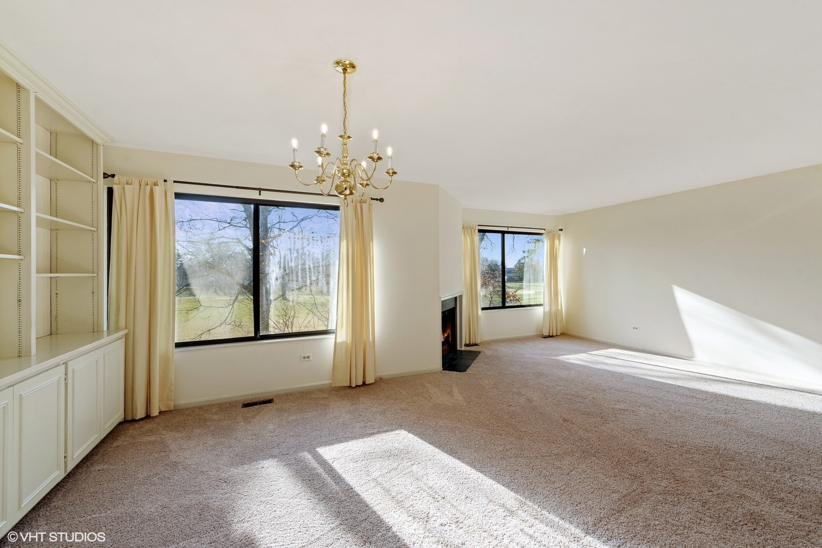 154 Timber Ridge Lane Lake Barrington, IL 60010 - Photo 9 of 26 a view of an empty room with a window