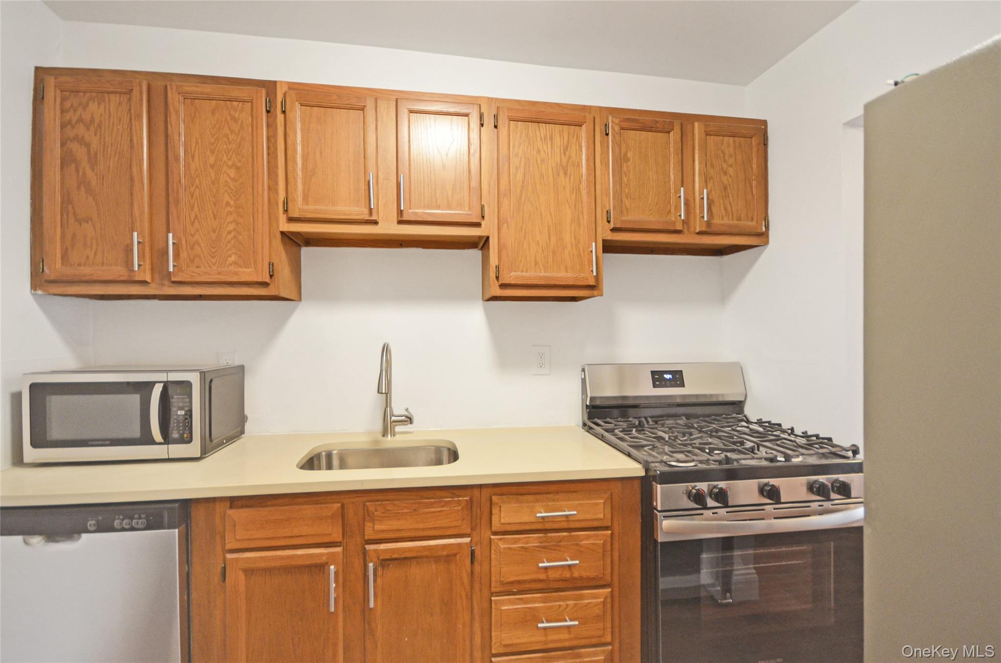 437 Palisade Avenue, Unit F1 Yonkers, NY 10703 - Photo 6 of 12 a kitchen with stainless steel appliances granite countertop a sink stove and cabinets