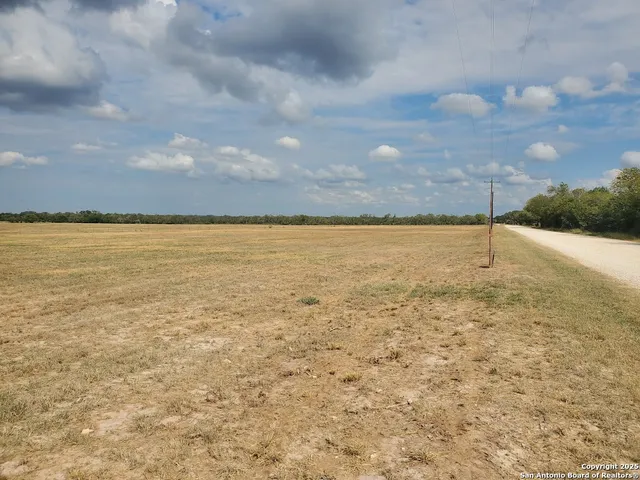 $80,000 | 978 County Road 1670, Moore, TX 78057