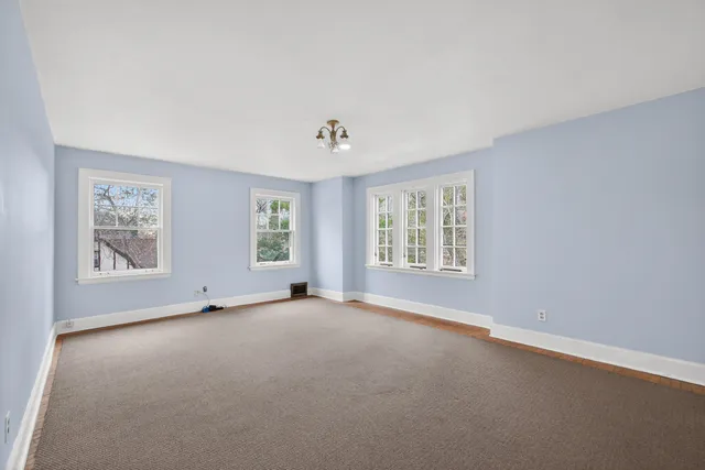 $479,000 | 49 Kenwood Avenue, Davenport, IA 52803