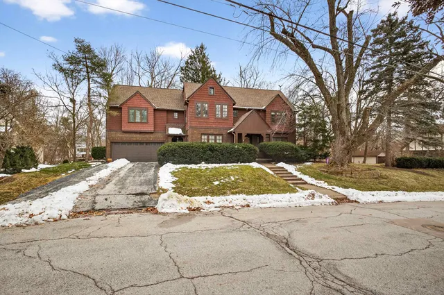 $479,000 | 49 Kenwood Avenue, Davenport, IA 52803