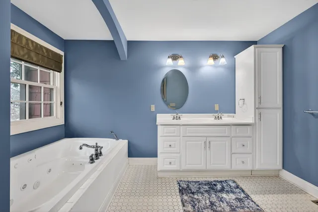 $479,000 | 49 Kenwood Avenue, Davenport, IA 52803