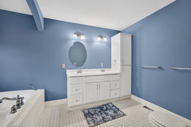 $479,000 | 49 Kenwood Avenue, Davenport, IA 52803