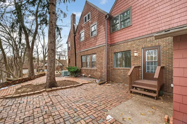 $479,000 | 49 Kenwood Avenue, Davenport, IA 52803