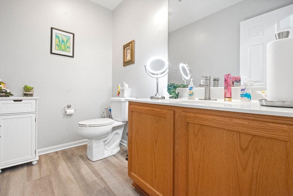 278 Charlotte Court Cary, IL 60013 - Photo 9 of 20 a bathroom with a toilet sink and mirror