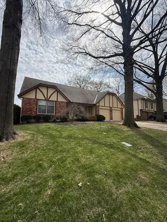 $400,000 | 10555 Gillette Street, Lenexa, KS 66215