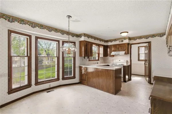 $400,000 | 10555 Gillette Street, Lenexa, KS 66215