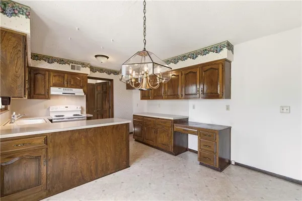 $400,000 | 10555 Gillette Street, Lenexa, KS 66215