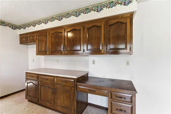 $400,000 | 10555 Gillette Street, Lenexa, KS 66215