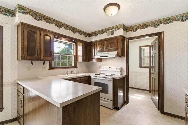 $400,000 | 10555 Gillette Street, Lenexa, KS 66215