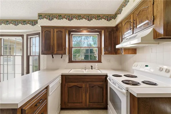 $400,000 | 10555 Gillette Street, Lenexa, KS 66215
