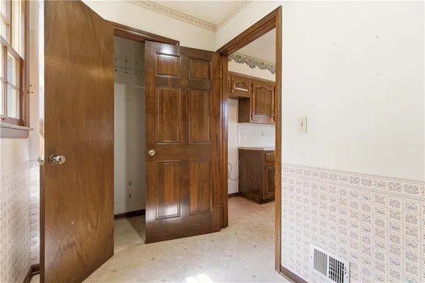 $400,000 | 10555 Gillette Street, Lenexa, KS 66215
