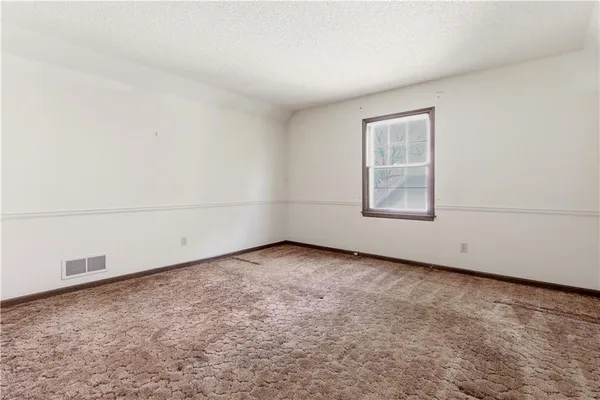 $400,000 | 10555 Gillette Street, Lenexa, KS 66215