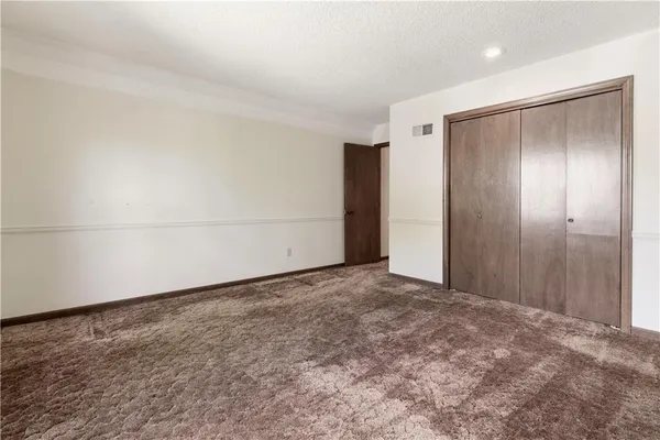 $400,000 | 10555 Gillette Street, Lenexa, KS 66215