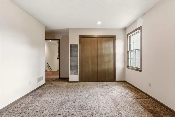 $400,000 | 10555 Gillette Street, Lenexa, KS 66215
