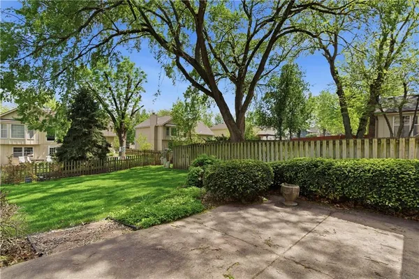 $400,000 | 10555 Gillette Street, Lenexa, KS 66215