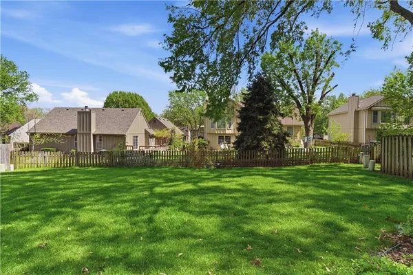 $400,000 | 10555 Gillette Street, Lenexa, KS 66215