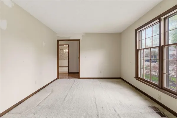 $400,000 | 10555 Gillette Street, Lenexa, KS 66215