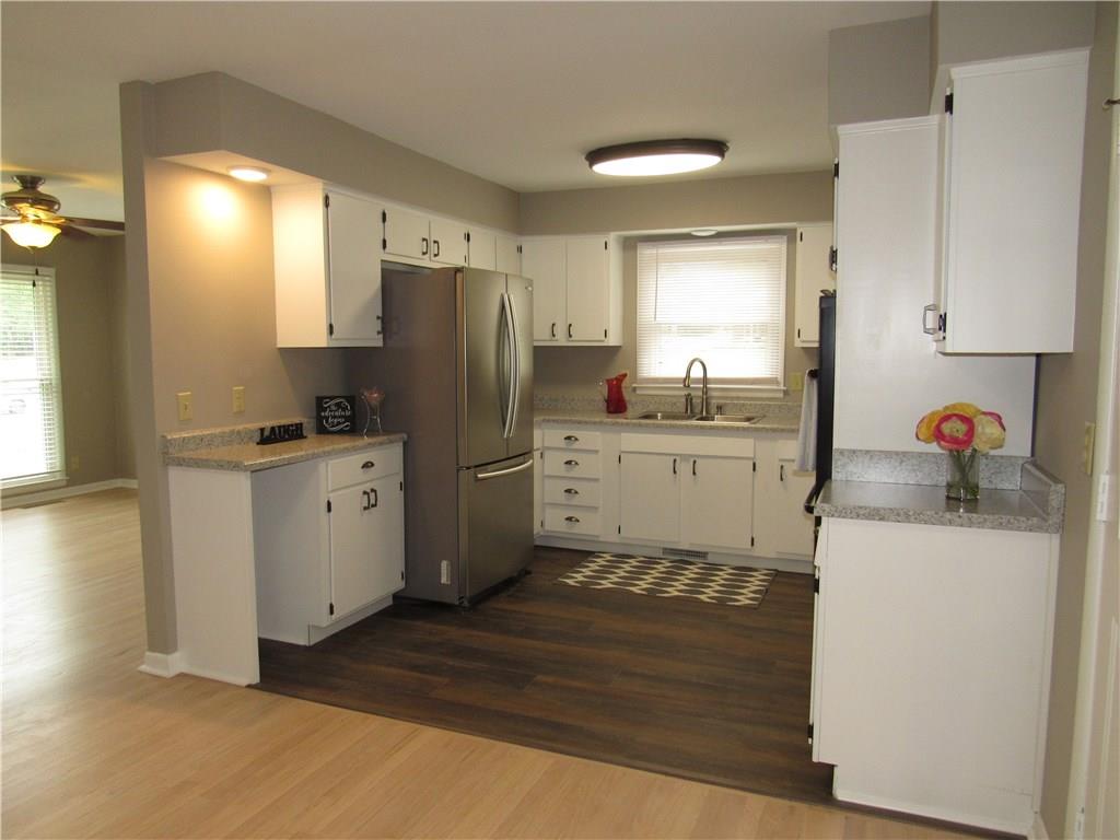 3051 Taylor Road Columbus, IN 47203 - Photo 8 of 27 Gallery Image 8