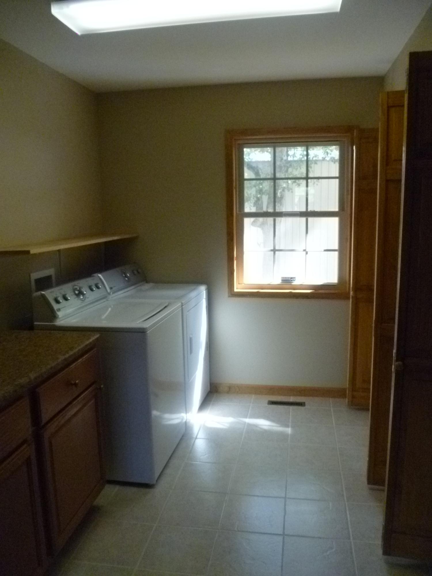 464 Pigeon Ridge Road Crossville, TN 38555 - Photo 17 of 25 Laundry Room