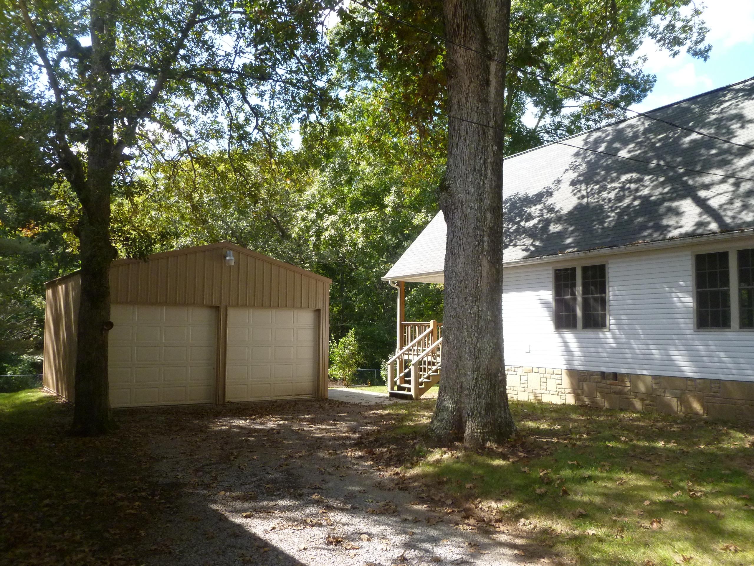 464 Pigeon Ridge Road Crossville, TN 38555 - Photo 3 of 25 2-Car Detached Garage
