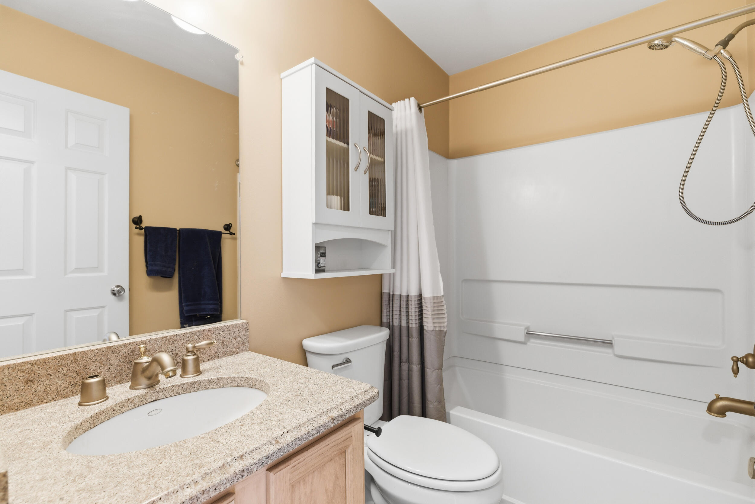 140 Saber Way, Unit 7 Lake Orion, MI 48362 - Photo 18 of 27 bathroom 2