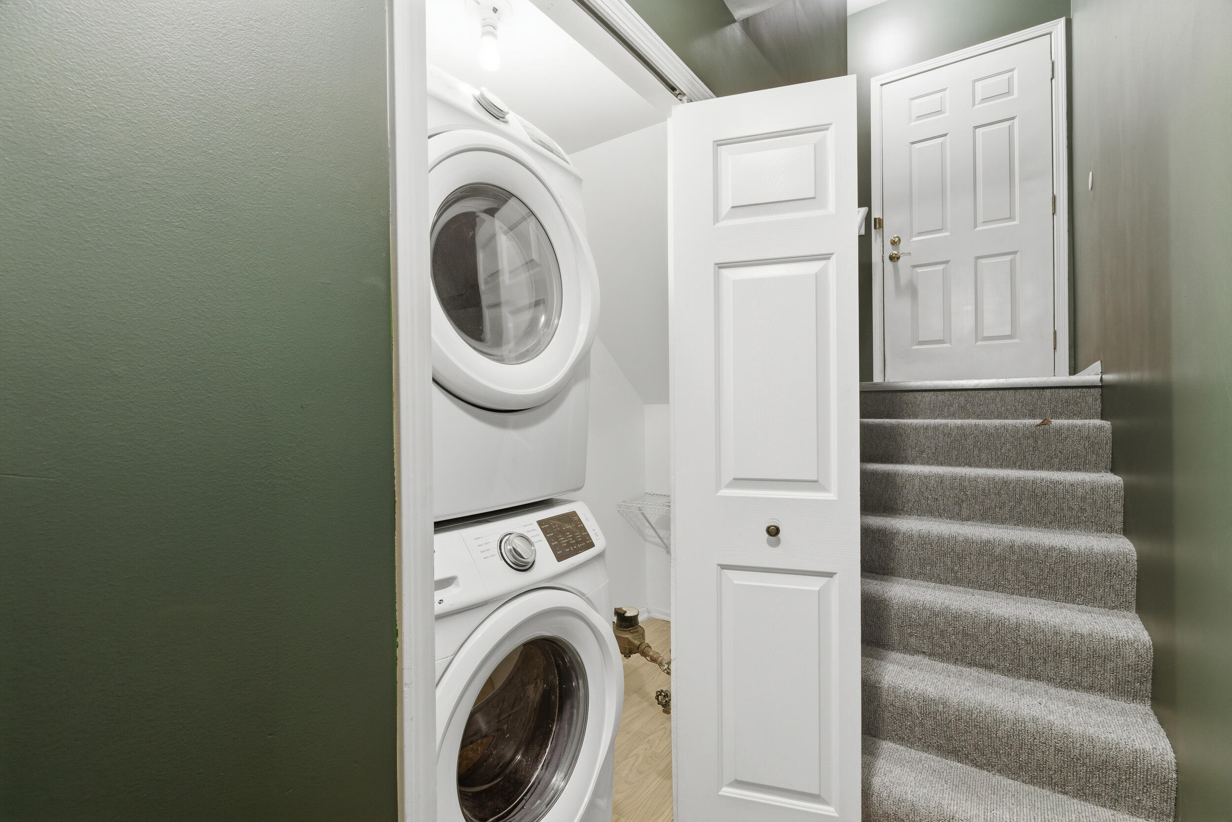 140 Saber Way, Unit 7 Lake Orion, MI 48362 - Photo 24 of 27 in unit laundry