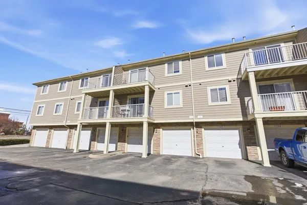 $239,900 | 140 Saber Way, Unit 7, Lake Orion, MI 48362