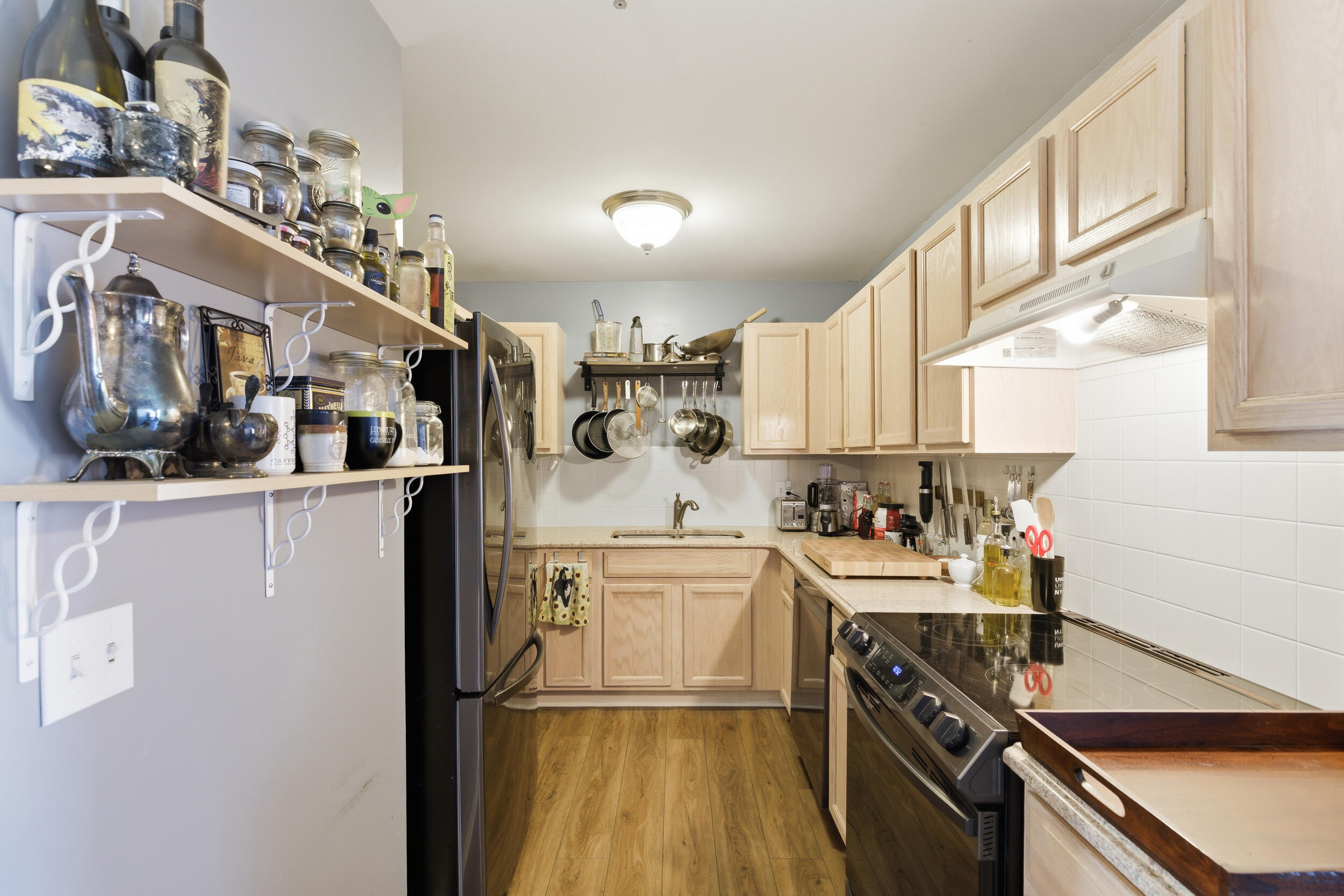 140 Saber Way, Unit 7 Lake Orion, MI 48362 - Photo 6 of 27 kitchen