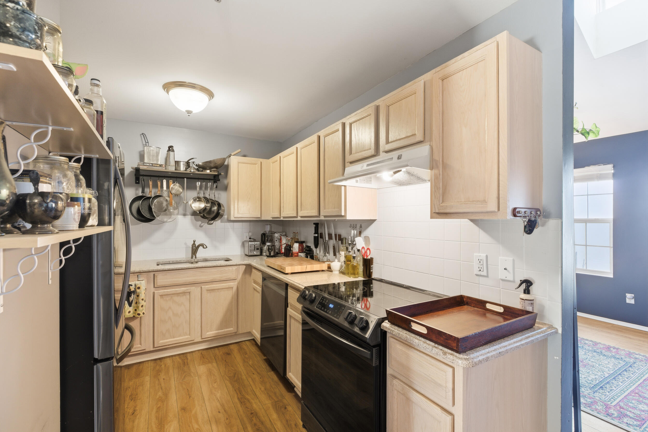 140 Saber Way, Unit 7 Lake Orion, MI 48362 - Photo 7 of 27 kitchen