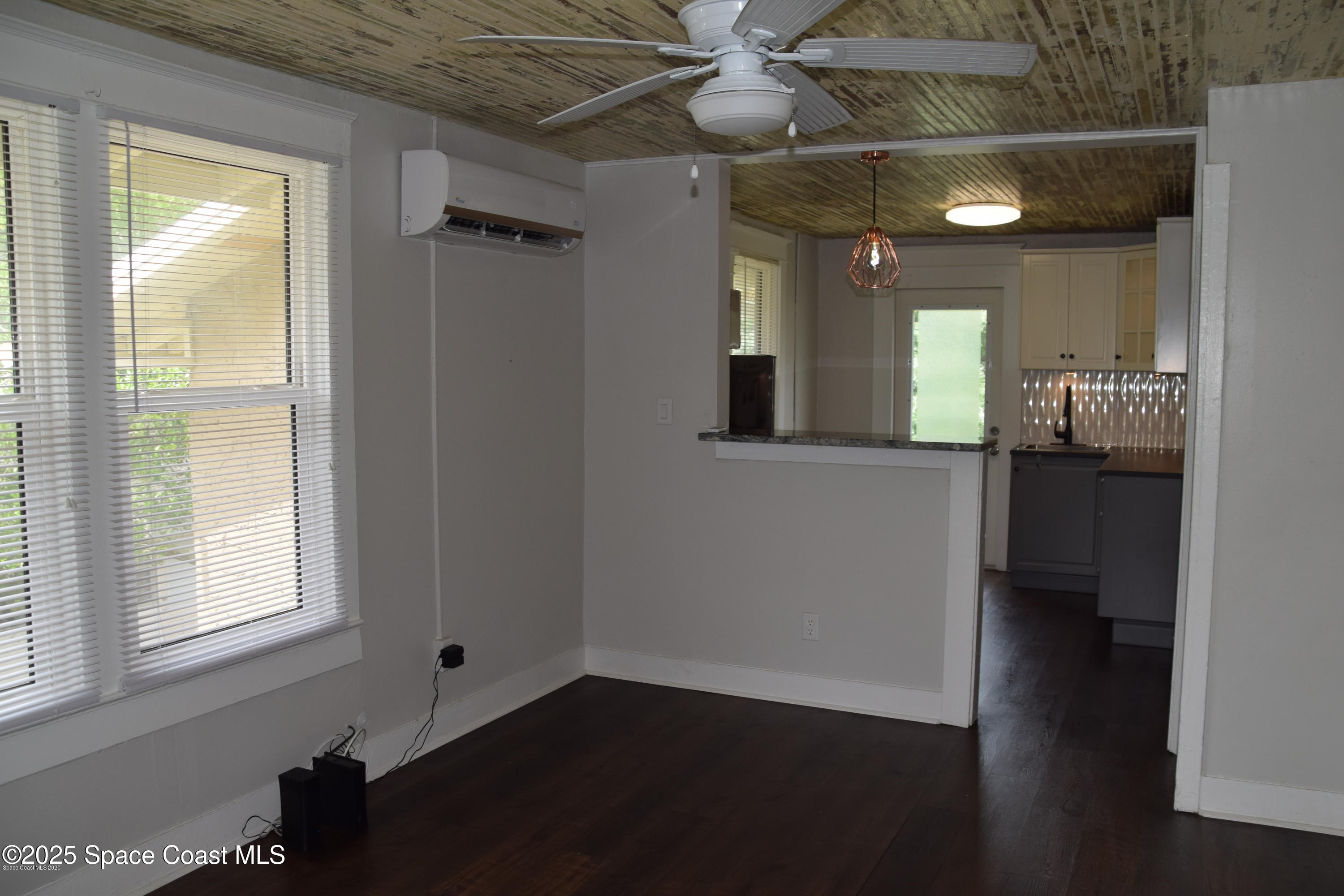 2100 Franklin Street, Unit 3 Melbourne, FL 32901 - Photo 7 of 22 a view of an entryway with a livingroom