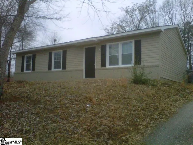 $1,550 | 378 Vanderbilt Road, Spartanburg, SC 29301