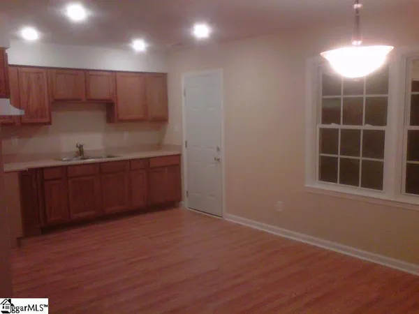 $1,395 | 378 Vanderbilt Road, Spartanburg, SC 29301