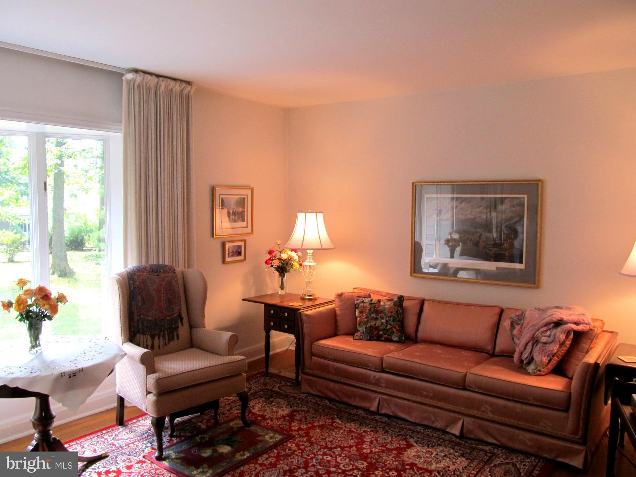 437 West Maple Road Linthicum Heights, MD 21090 - Photo 2 of 29 Living Room