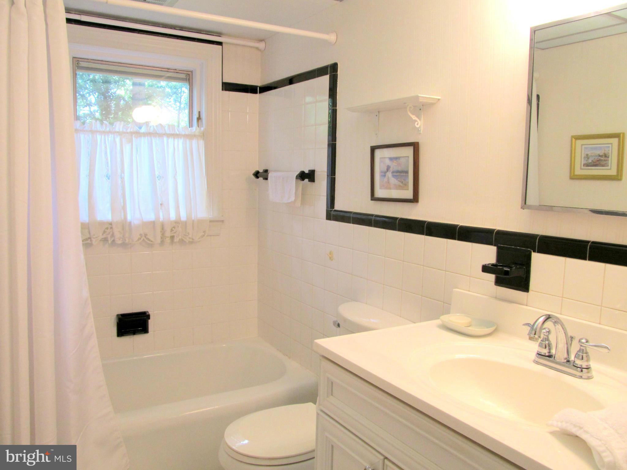 437 West Maple Road Linthicum Heights, MD 21090 - Photo 14 of 29 Bath