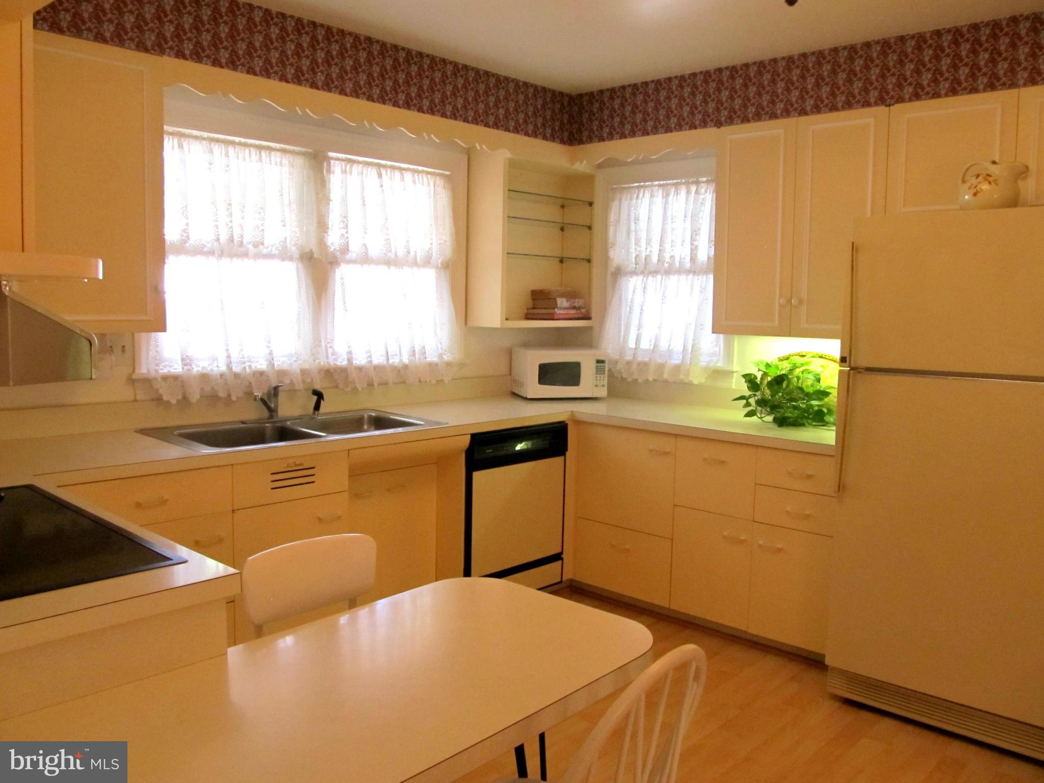 437 West Maple Road Linthicum Heights, MD 21090 - Photo 7 of 29 Kitchen
