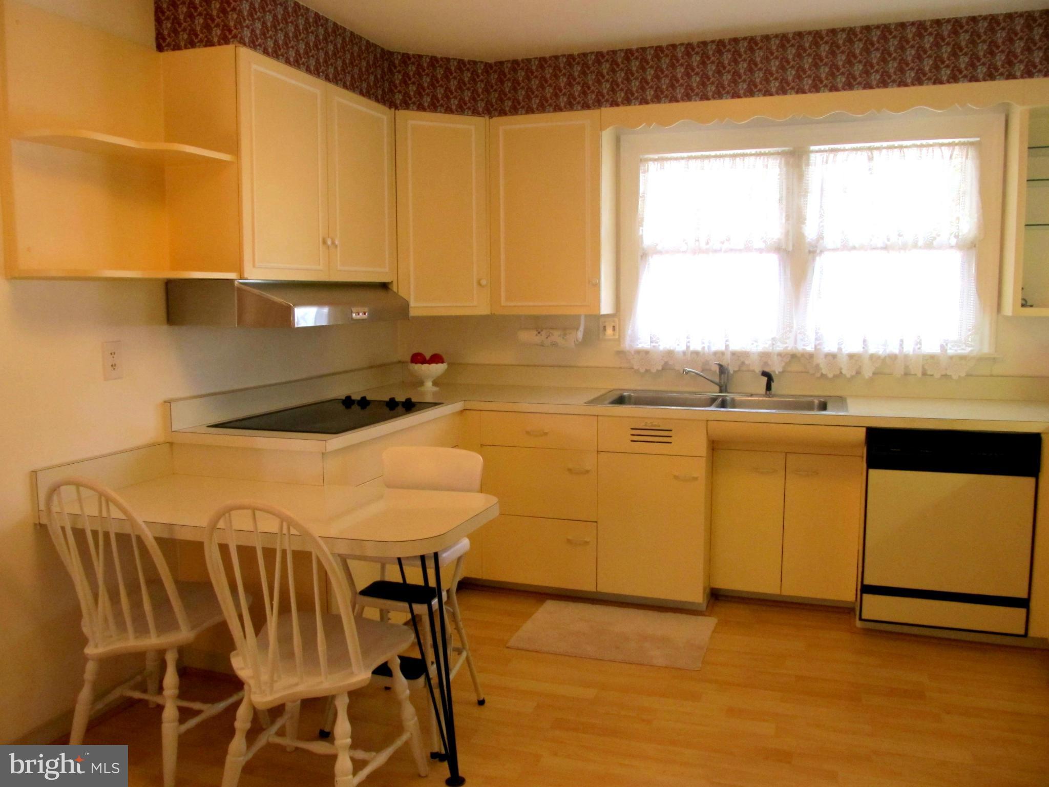 437 West Maple Road Linthicum Heights, MD 21090 - Photo 8 of 29 Kitchen