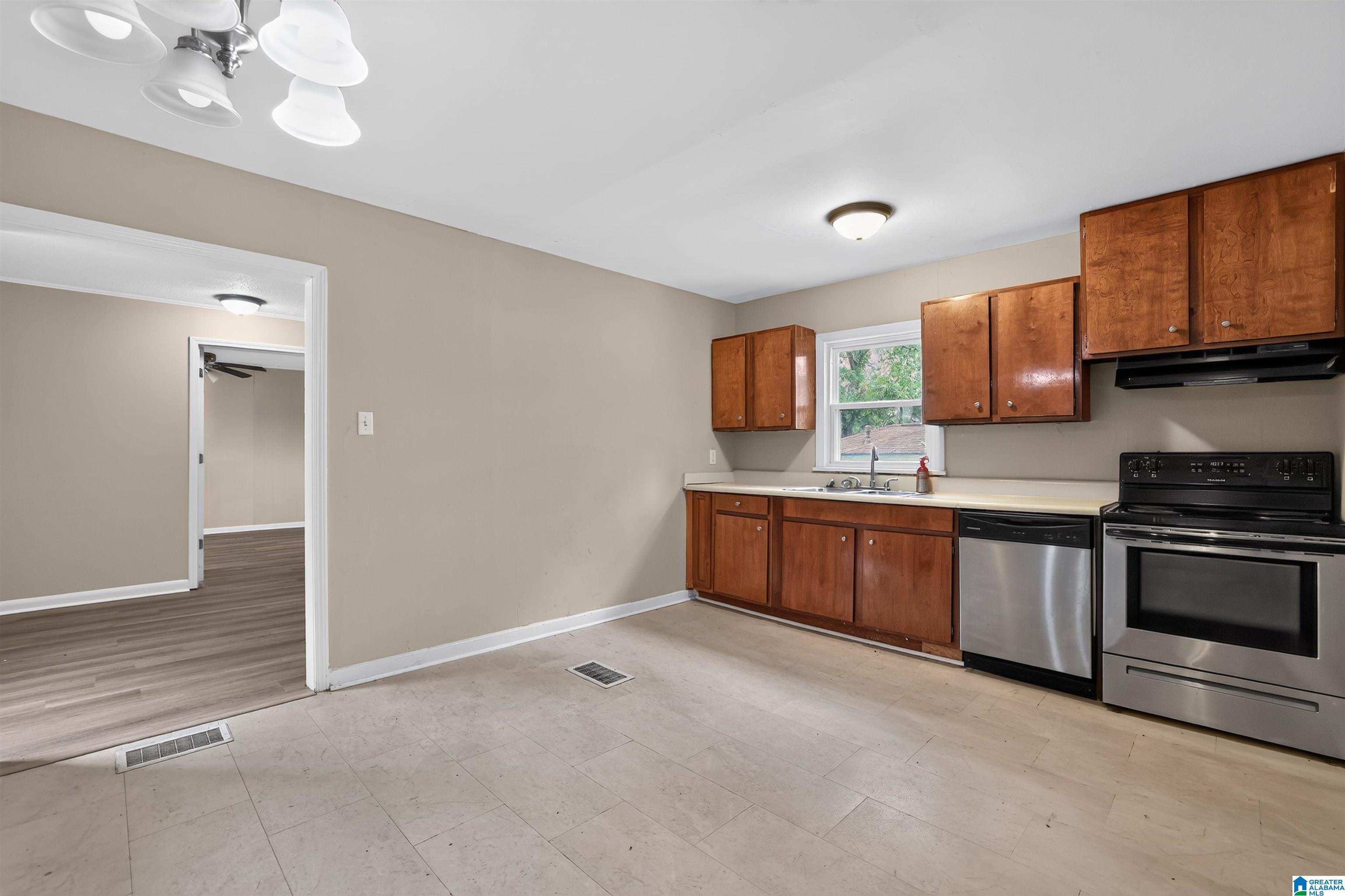 1325 17th Way Southwest Birmingham, AL 35211 - Photo 6 of 18