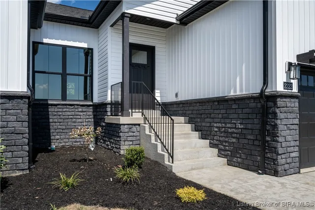 $364,900 | 2222 Pine Tree Lane, Memphis, IN 47143