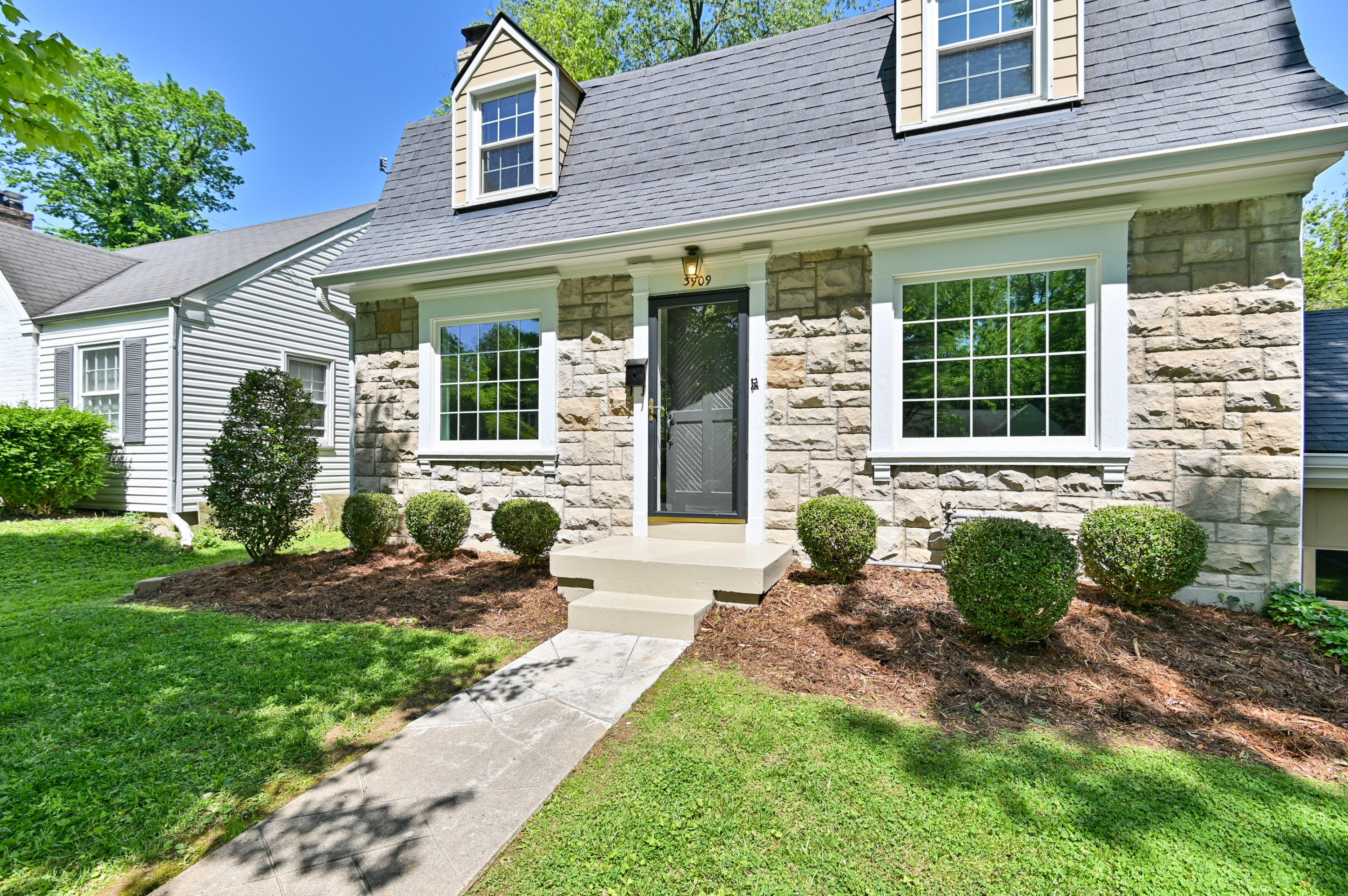 3909 Springhill Road Louisville, KY 40207 - Photo 5 of 32 007 - 20210510 0669