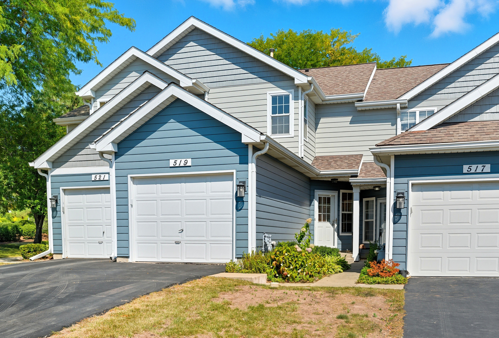 519 Woodcrest Drive, Unit 519 Mundelein, IL 60060 - Photo 2 of 21 a front view of a house with a yard
