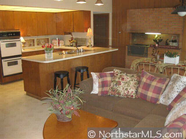 2256 Laurie Road West Roseville, MN 55113 - Photo 3 of 10 Gallery Image 3