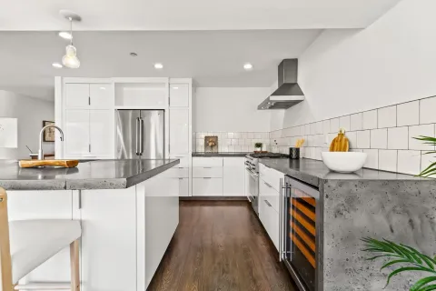 $825,000 | 2556 Navarra Drive, Unit C, Carlsbad, CA 92009