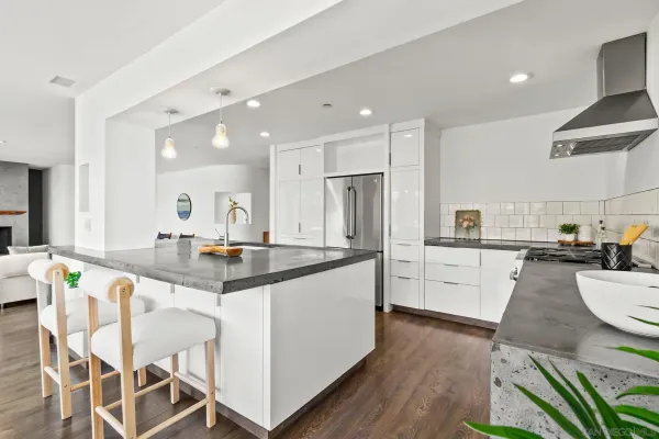 $825,000 | 2556 Navarra Drive, Unit C, Carlsbad, CA 92009