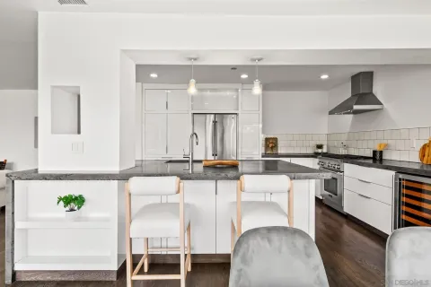 $825,000 | 2556 Navarra Drive, Unit C, Carlsbad, CA 92009