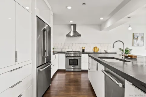 $825,000 | 2556 Navarra Drive, Unit C, Carlsbad, CA 92009