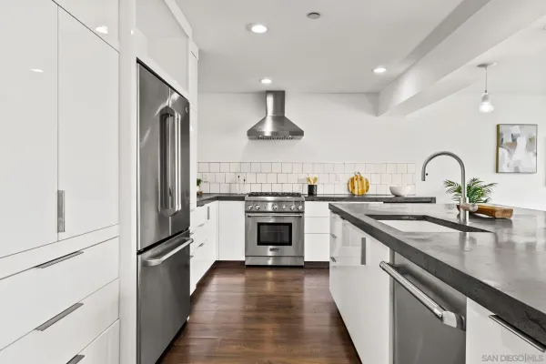 $825,000 | 2556 Navarra Drive, Unit C, Carlsbad, CA 92009