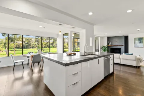 $825,000 | 2556 Navarra Drive, Unit C, Carlsbad, CA 92009