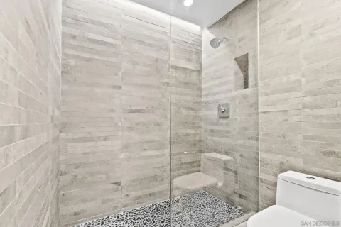 $825,000 | 2556 Navarra Drive, Unit C, Carlsbad, CA 92009