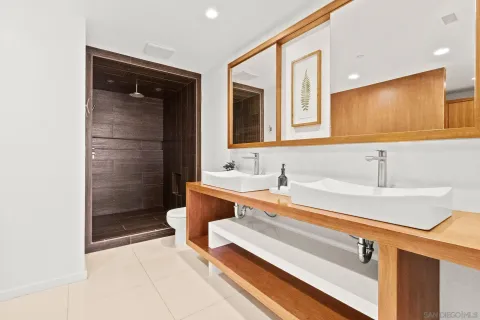 $825,000 | 2556 Navarra Drive, Unit C, Carlsbad, CA 92009